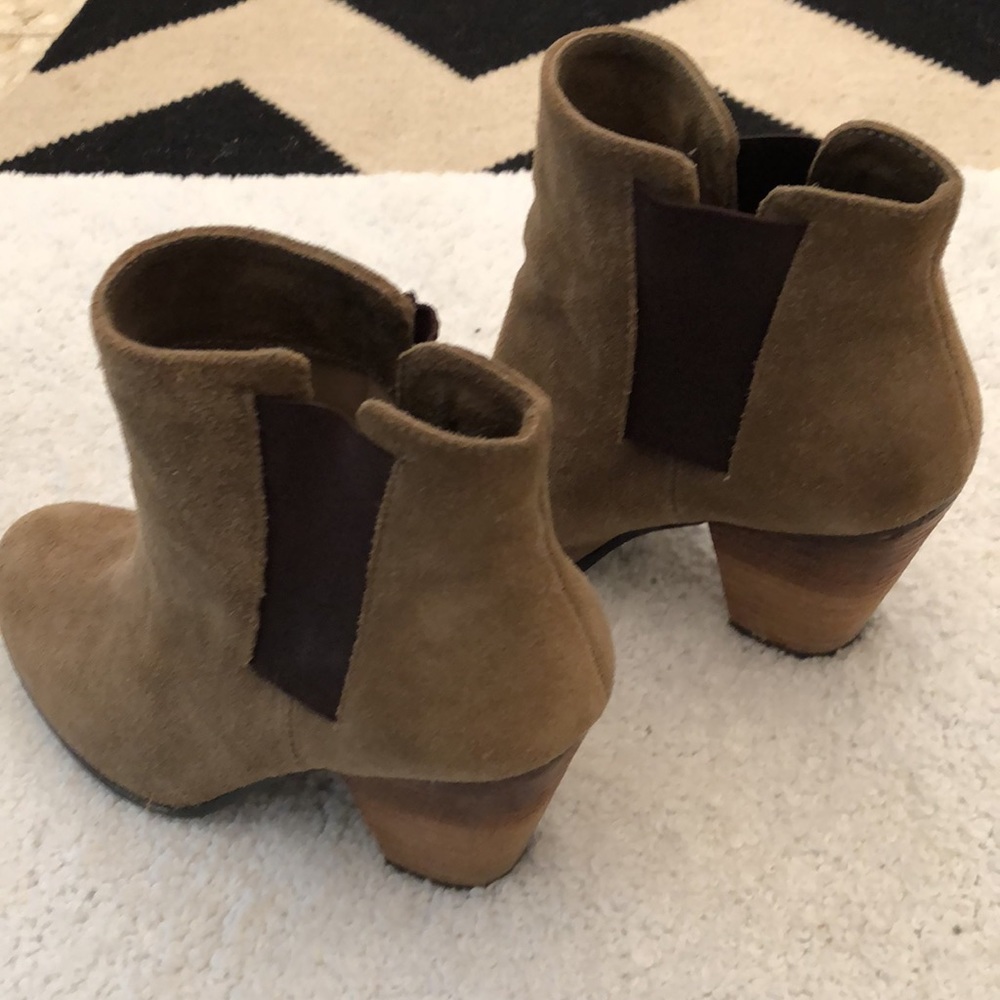 Gently worn boots - Picture 3 of 4